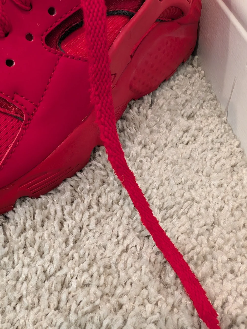 Nike Air Huarache Run Sneakers Triple Red Gym Red. Women's 7 or Youth 5.5